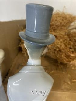 Nao by Lladro Spain 4563 Lovers Couple with Puppy & Parasol Umbrella, 19 1/2 &box