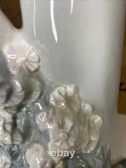 Nao by Lladro Spain 4563 Lovers Couple with Puppy & Parasol Umbrella, 19 1/2 &box