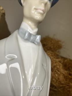 Nao by Lladro Spain 4563 Lovers Couple with Puppy & Parasol Umbrella, 19 1/2 &box