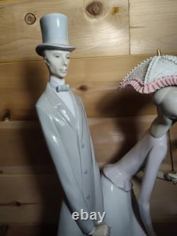 Nao by Lladro Spain 4563 RARE Lovers Couple with Puppy & Parasol Umbrella, 19 1/2