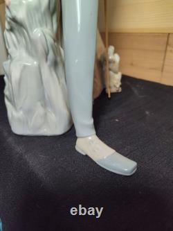 Nao by Lladro Spain 4563 RARE Lovers Couple with Puppy & Parasol Umbrella, 19 1/2