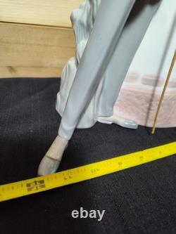 Nao by Lladro Spain 4563 RARE Lovers Couple with Puppy & Parasol Umbrella, 19 1/2