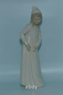 Nao by Lladro Spain figure Girl in Night Dress Mint