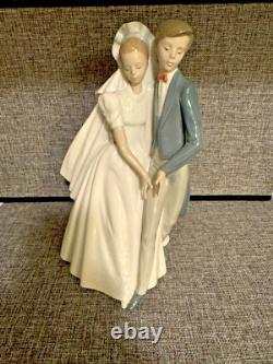 Nao by Lladro Unforgettable Dance 02001247
