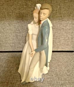 Nao by Lladro Unforgettable Dance 02001247