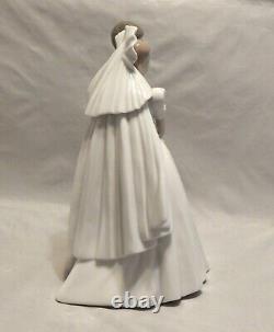 Nao by Lladro Unforgettable Dance Bride and Groom Figure