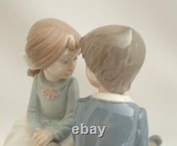 Nao by Lladro Valentine's 1136 First Love Couple on Bench Porcelain Figurine