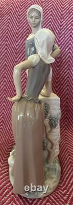 Nao by Lladro Women at the Water Well Large Heavy Fine Figural Group Perfect