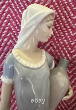 Nao by Lladro Women at the Water Well Large Heavy Fine Figural Group Perfect
