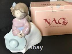 Nao by Lladro young lady with a hat. Original box. Free shIpping