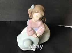 Nao by Lladro young lady with a hat. Original box. Free shIpping