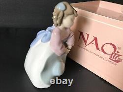 Nao by Lladro young lady with a hat. Original box. Free shIpping