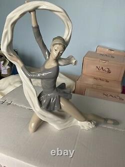 Nao by lladro Dancing Figurine