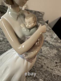 New Lladro Nao The Light of My Life 1413 Mother Holding Baby Daugher Son 15Tall