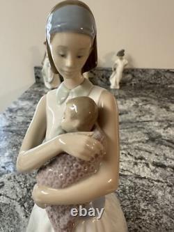 New Lladro Nao The Light of My Life 1413 Mother Holding Baby Daugher Son 15Tall