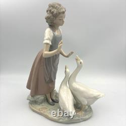 PRISTINE NAO Lladro #286 Teaching the Geese Girl Porcelain Figurine Spain 11in