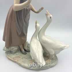PRISTINE NAO Lladro #286 Teaching the Geese Girl Porcelain Figurine Spain 11in