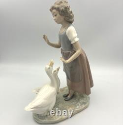 PRISTINE NAO Lladro #286 Teaching the Geese Girl Porcelain Figurine Spain 11in