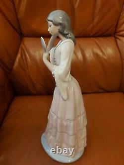 Porcelain FIGURINE NAO BY LLADRO-Lady with Mirror-Perfect Condition