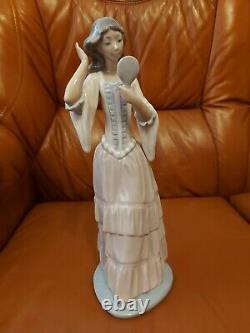 Porcelain FIGURINE NAO BY LLADRO-Lady with Mirror-Perfect Condition