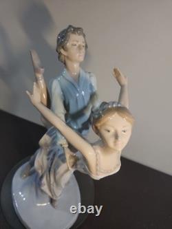 RARE 1983 NAO LLADRO DANCING on a CLOUD BALLET COUPLE FIGURINE #400 Broken Thumb