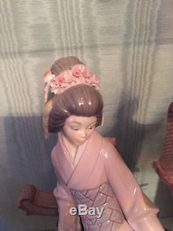 RARE Large Lladro 1421 Mariko Japanese Lady With Fan, Flowers, Lamp post
