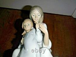 RARE Lladro Figurine Figure 1527 Tenderness Mother & Daughter Excellent