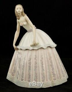 RARE Lladro Figurine Waiting To Dance 5858 Excellent Condition