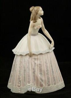 RARE Lladro Figurine Waiting To Dance 5858 Excellent Condition