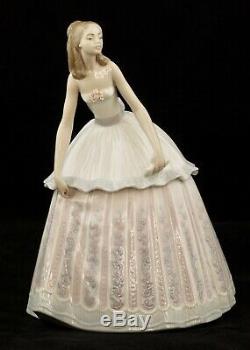 RARE Lladro Figurine Waiting To Dance 5858 Excellent Condition