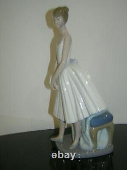 RARE NAO BY LLADRO DANCE BALLERINA DANCE #0377 BEAUTIFUL 12.5 inch LADY FIGURE