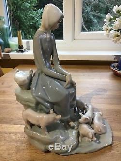 REDUCED- Lladro retired figurine Girl with Piglets #4572 Excellent Condition
