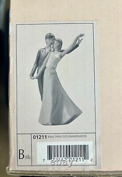 RETIRED Nao Lladro Porcelain Anniversary Couple Figurine #01211 With Box Rare