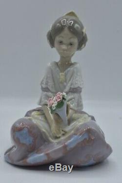 Rare Lladro 5867 Valencia Girl With Flowers