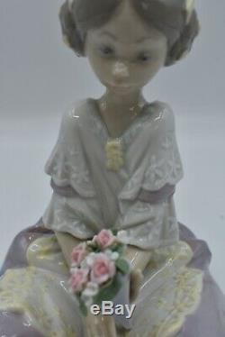 Rare Lladro 5867 Valencia Girl With Flowers