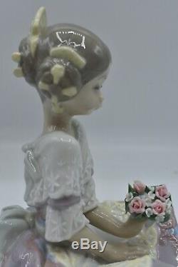 Rare Lladro 5867 Valencia Girl With Flowers