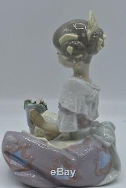Rare Lladro 5867 Valencia Girl With Flowers