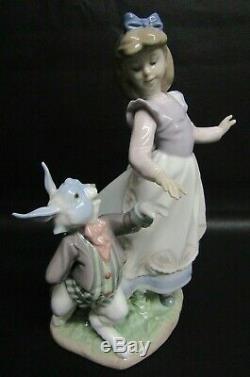 Rare Lladro Alice In Wonderland With Rabbit Figurine Number 5740 Mint Cond