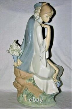 Rare Lladro NAO Shy Love