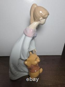 Rare Lladro Nao DISNEY, FUN WITH WINNIE THE POOH Figurine #1593 Read