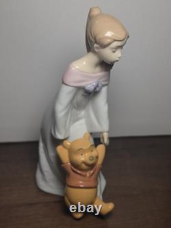 Rare Lladro Nao DISNEY, FUN WITH WINNIE THE POOH Figurine #1593 Read