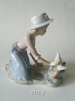 Rare Lovely Lladro Nao Figure Caressing The Dove 0267