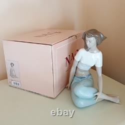 Rare NAO by Lladro 1330 Mediterranean Breeze Porcelain Sculpture figurine