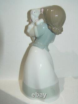 Rare Nao By Lladro Girl Holding Lamb Petal Pals #1498 Pretty Figure Lovely