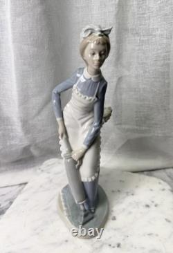 Rare Uncatalogued Vintage Lladró Porcelain Figurine Maid, Large