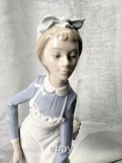 Rare Uncatalogued Vintage Lladró Porcelain Figurine Maid, Large