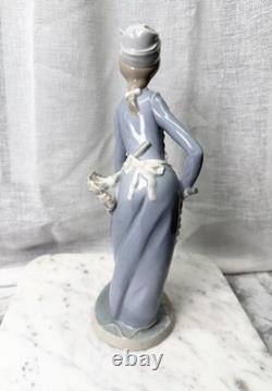 Rare Uncatalogued Vintage Lladró Porcelain Figurine Maid, Large