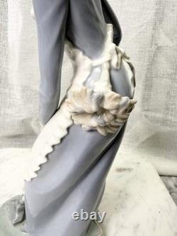 Rare Uncatalogued Vintage Lladró Porcelain Figurine Maid, Large