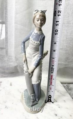 Rare Uncatalogued Vintage Lladró Porcelain Figurine Maid, Large