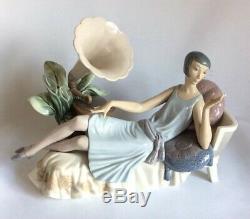 Rare Vintage Lladro Porcelain Figurine 5176 Flapper Art Deco Lady on Divan Sofa